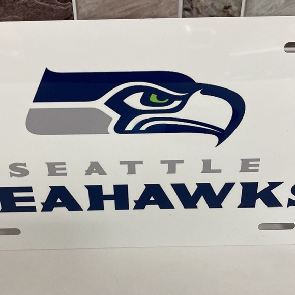 Seattle Seahawks License Plate With Cup Holder Inserts - Picture 4 of 6